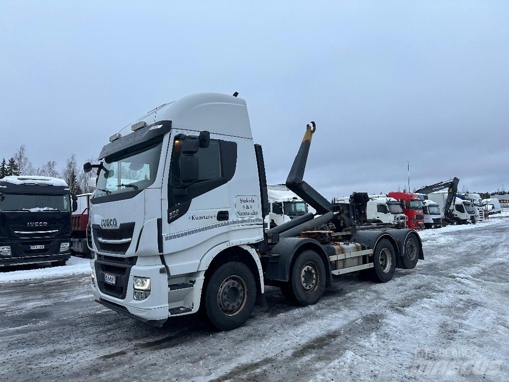 Iveco X-Way 560 8x2 شاحنات الرافعات الخطافية