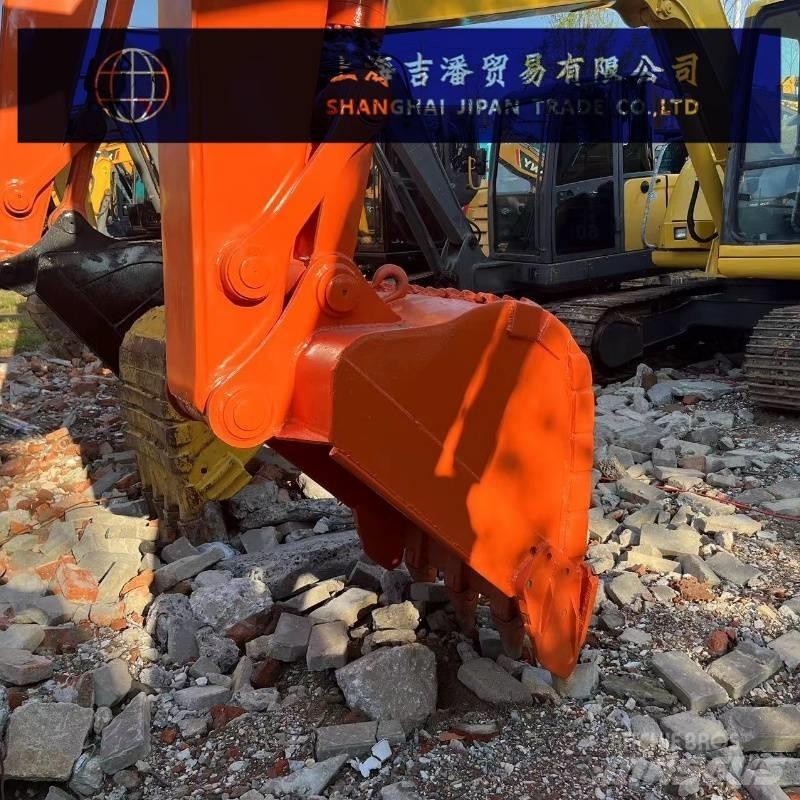 Hitachi ZX 135 حفارات زحافة