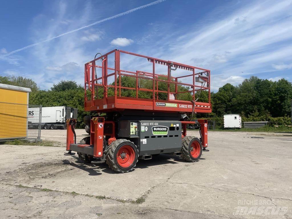 SkyJack SJ6832 RTE رافعات مقصية الشكل