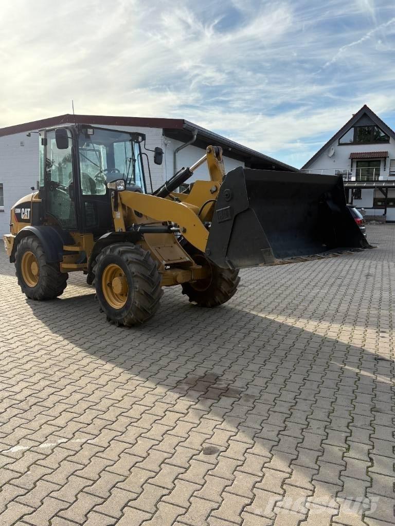 CAT 908M لوادر بعجل