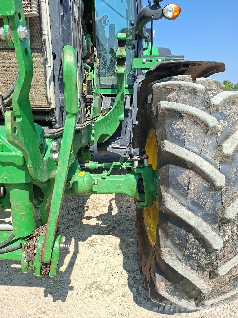 John Deere 6110M الجرارات