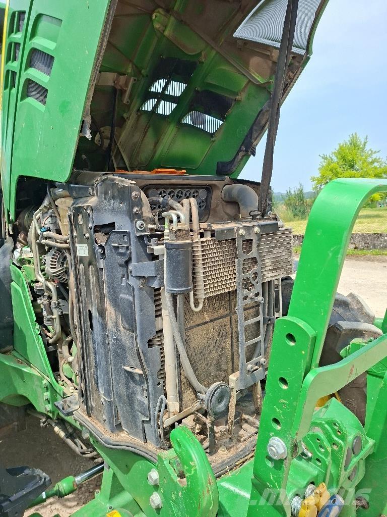 John Deere 6110M الجرارات