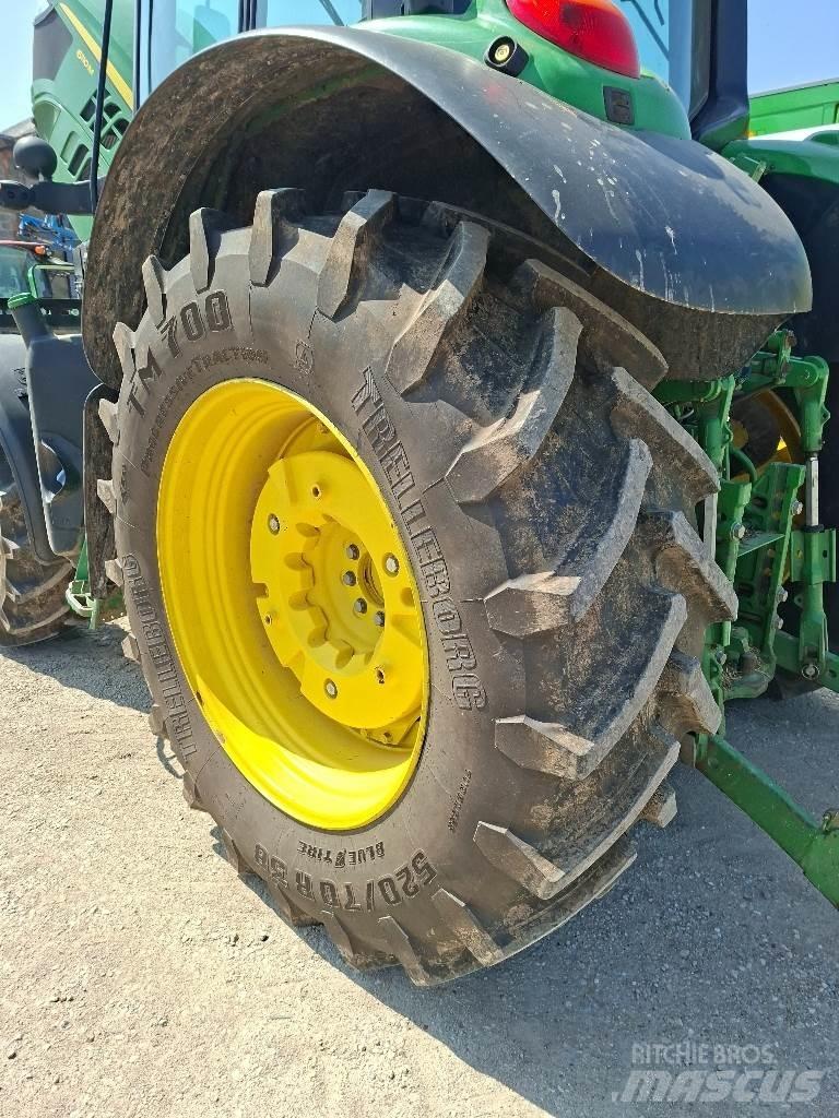 John Deere 6110M الجرارات