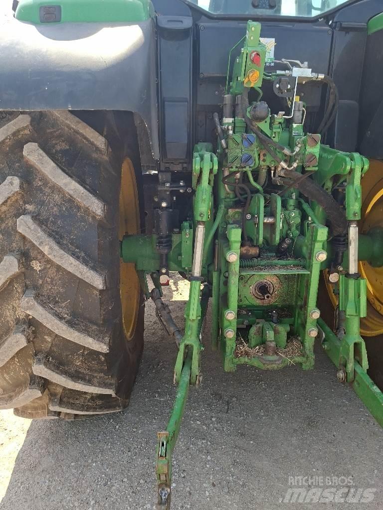 John Deere 6110M الجرارات
