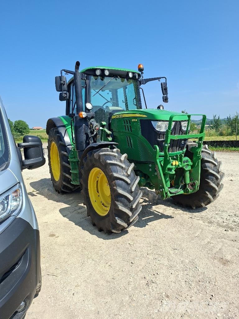 John Deere 6110M الجرارات