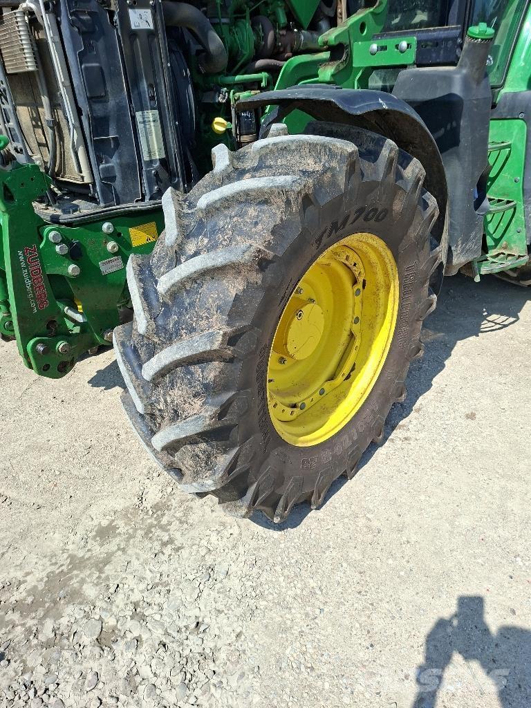 John Deere 6110M الجرارات