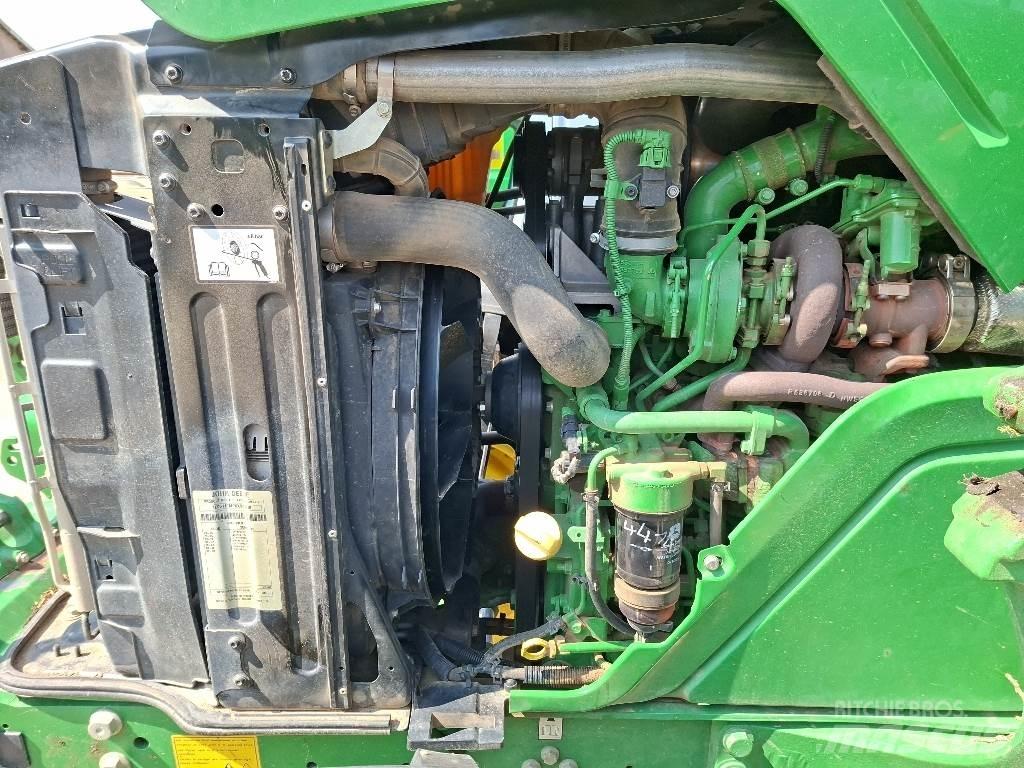 John Deere 6110M الجرارات
