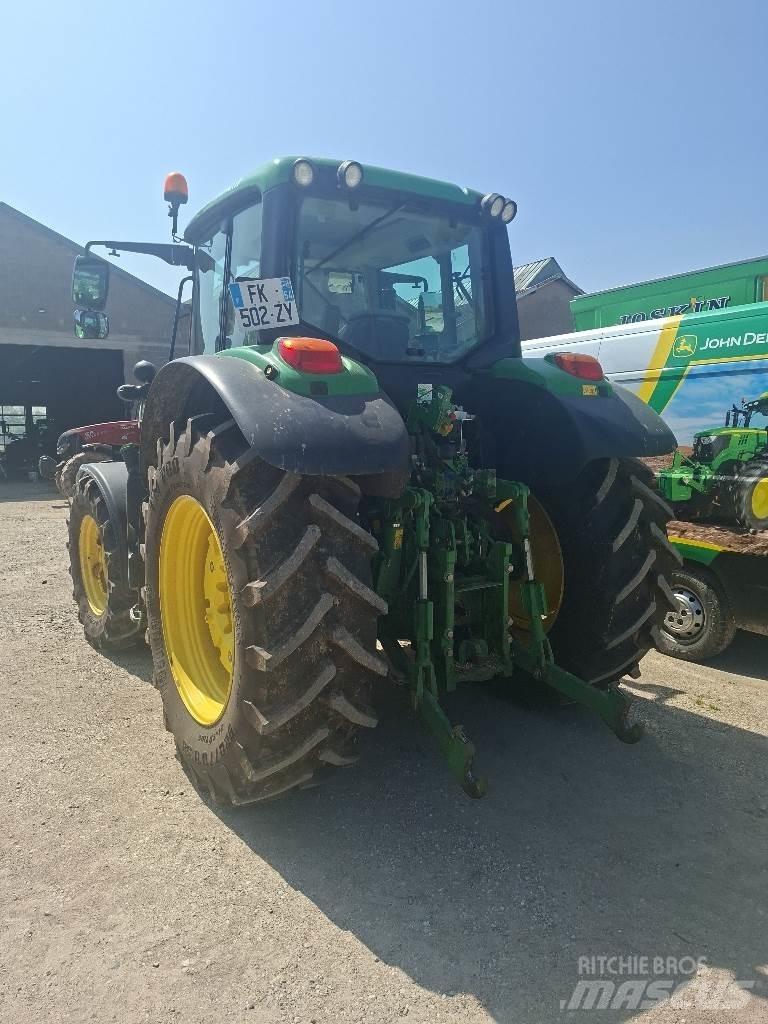 John Deere 6110M الجرارات