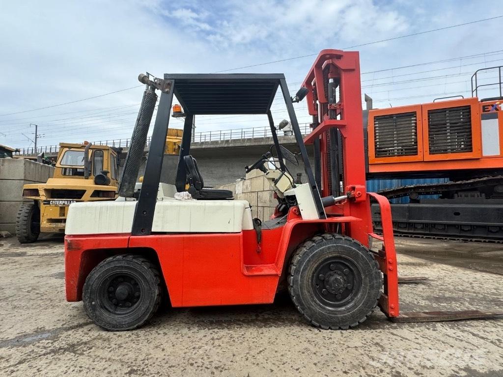 Nissan WF03A35U شاحنات الديزل