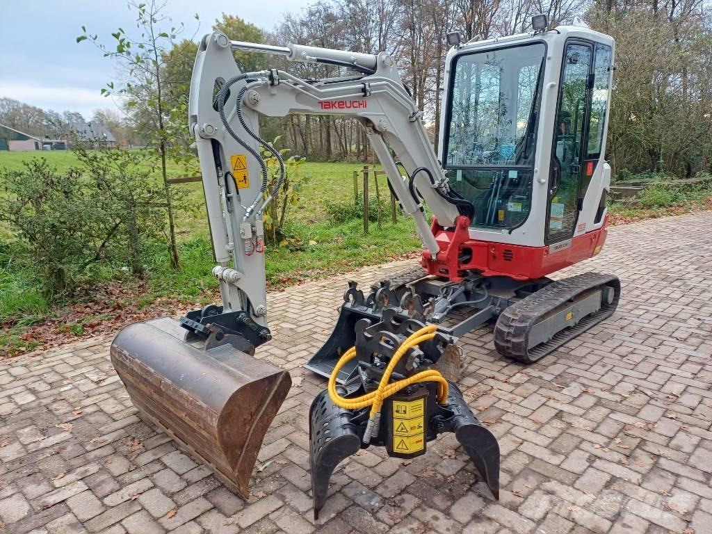 Takeuchi TB 225 حفارات صغيرة أقل من 7 طن (حفارات صغيرة)