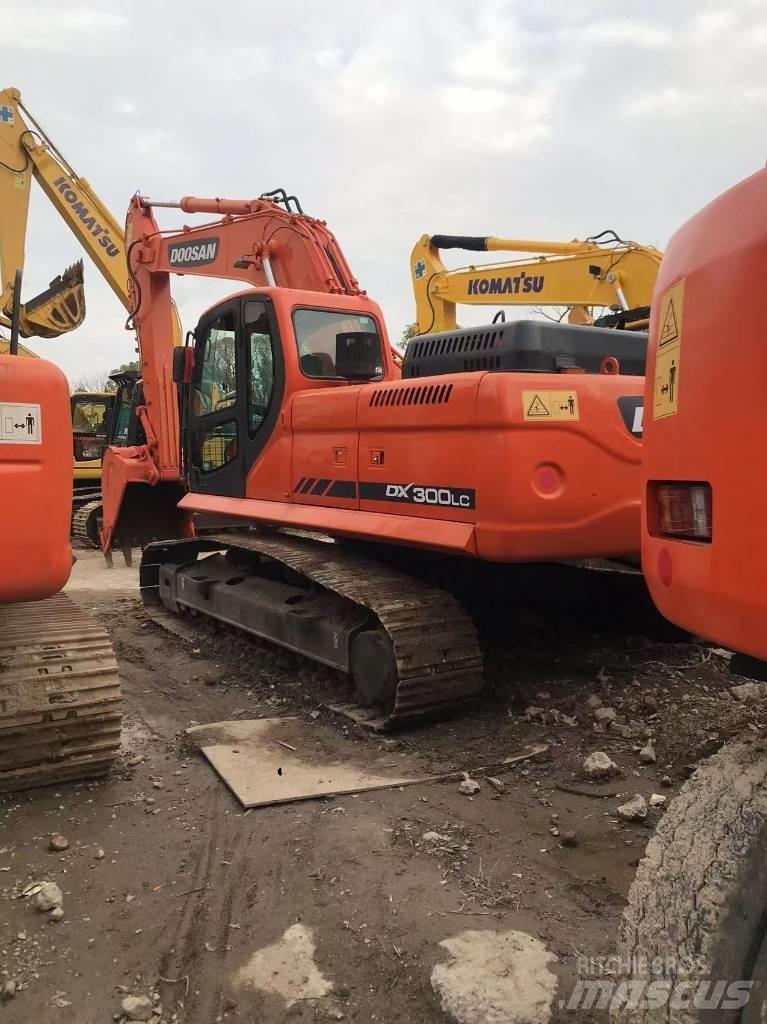 Doosan dx300 حفارات زحافة