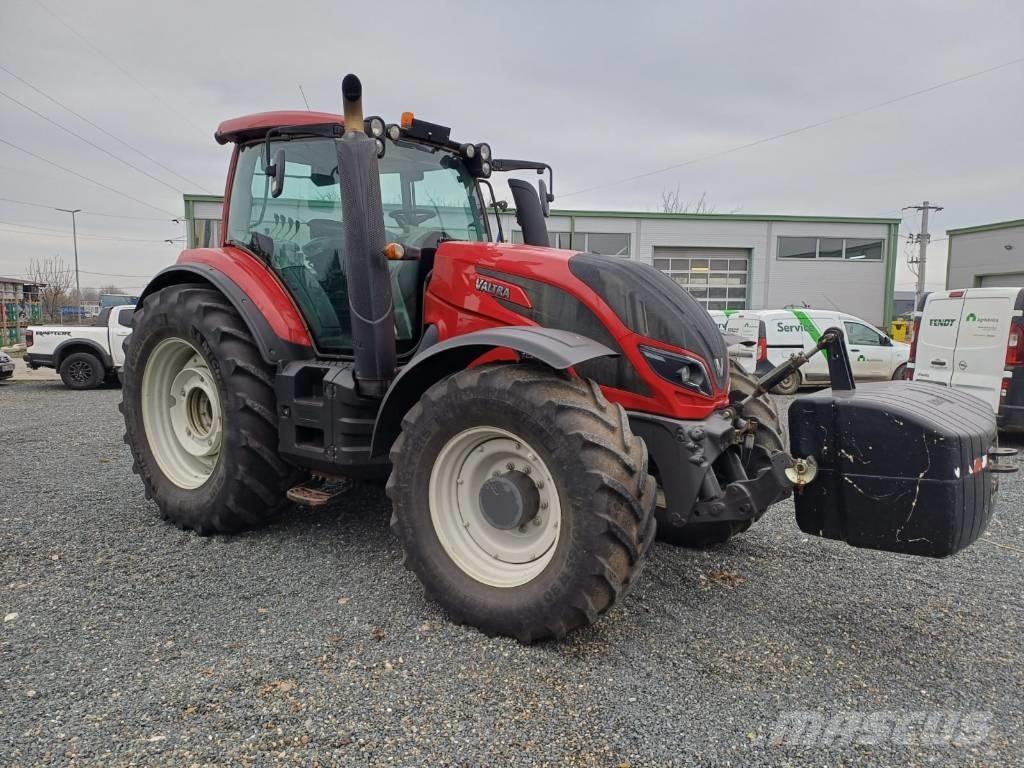 Valtra T 234 الجرارات