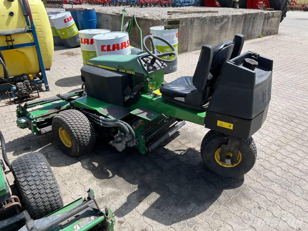 John Deere 2653 ركوب الحشائش