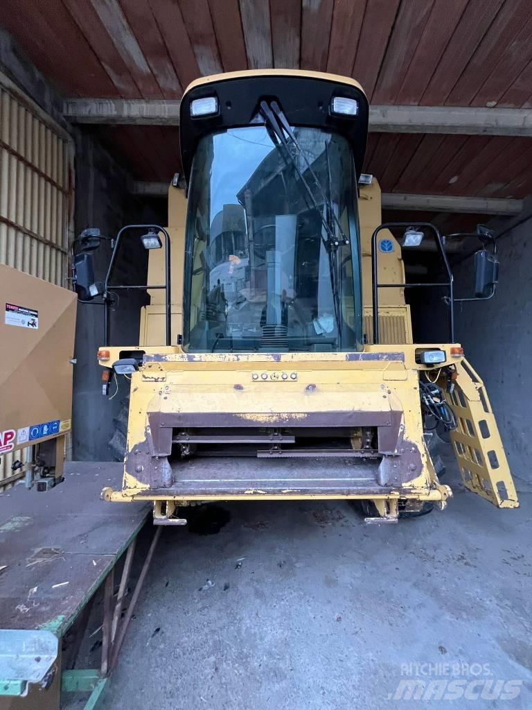 New Holland TF 76 حصادات