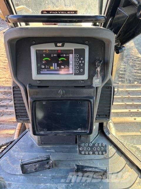 CAT D 6 K 2 LGP بلدوزرات مجنزرة