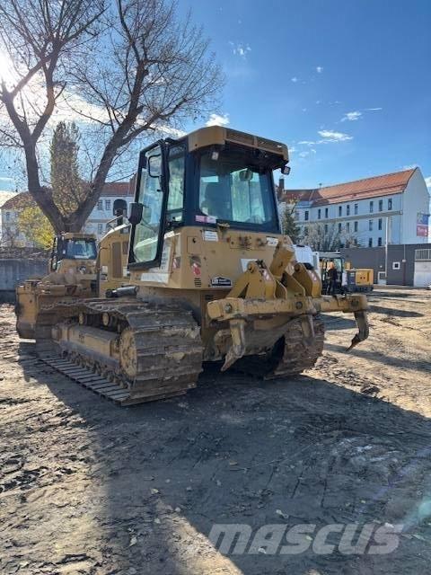 CAT D 6 K 2 LGP بلدوزرات مجنزرة