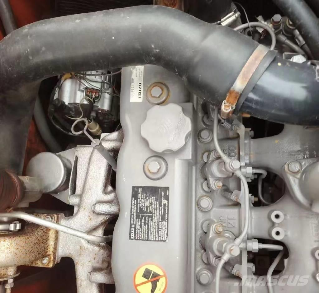 Hitachi 135US حفارات زحافة