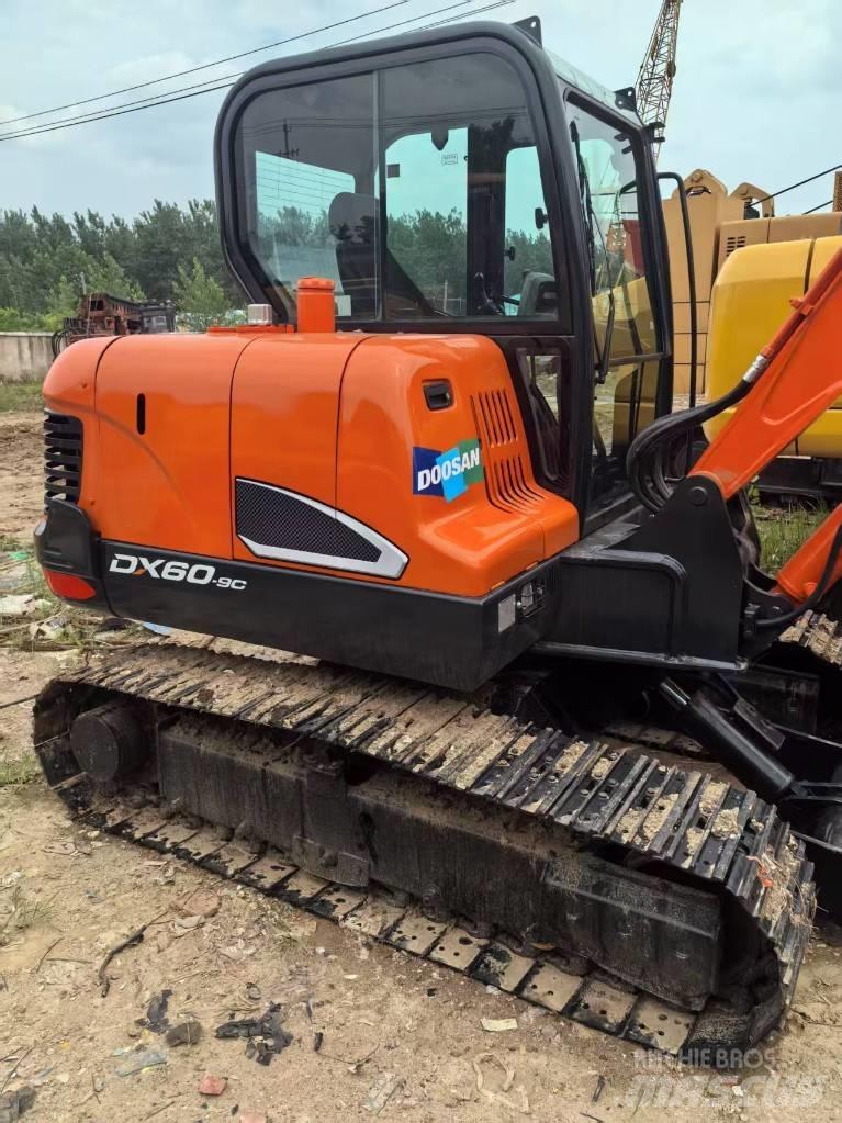 Doosan DX 60 حفارات زحافة