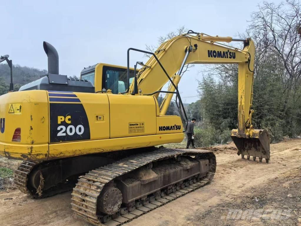 Komatsu PC 200-8 حفارات وسط 7 طن - 12 طن