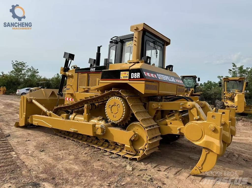 CAT D8R بلدوزرات مجنزرة