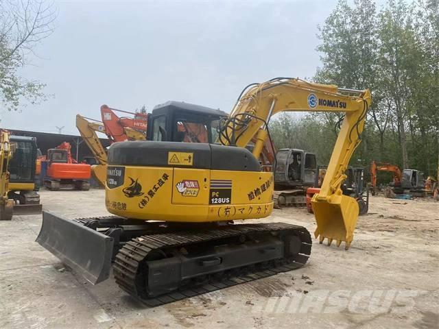 Komatsu PC128US حفارات زحافة
