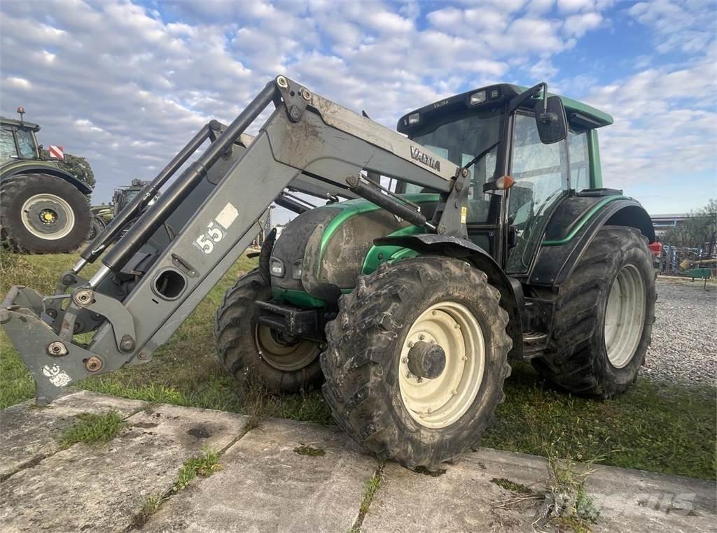 Valtra N 141 H الجرارات