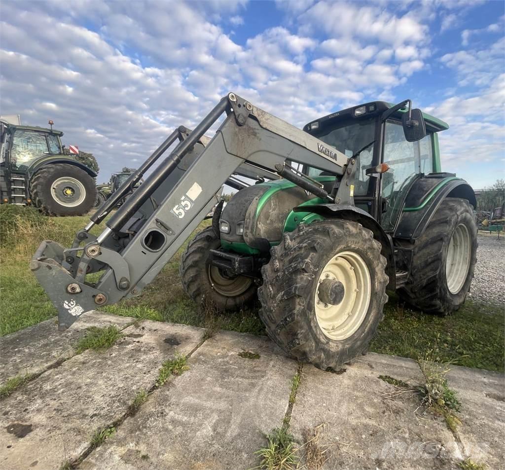 Valtra N 141 H الجرارات