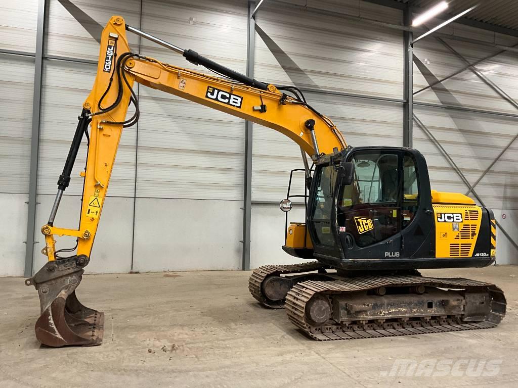 JCB JS 130 LC حفارات زحافة