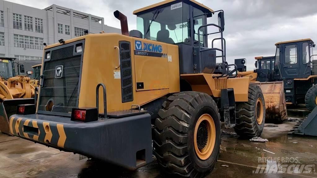XCMG LW 600 FV لوادر بعجل