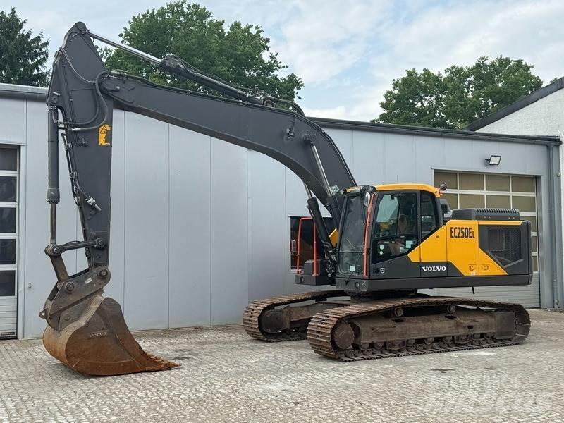 Volvo EC 250 EL حفارات زحافة