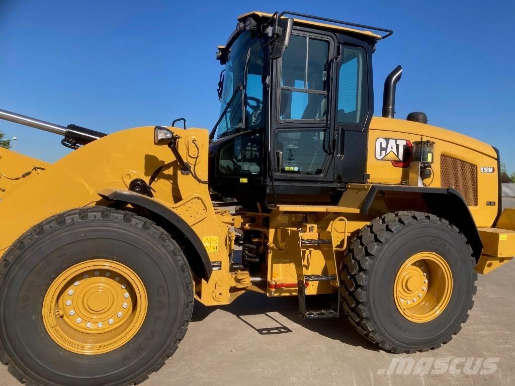 CAT 938M لوادر بعجل