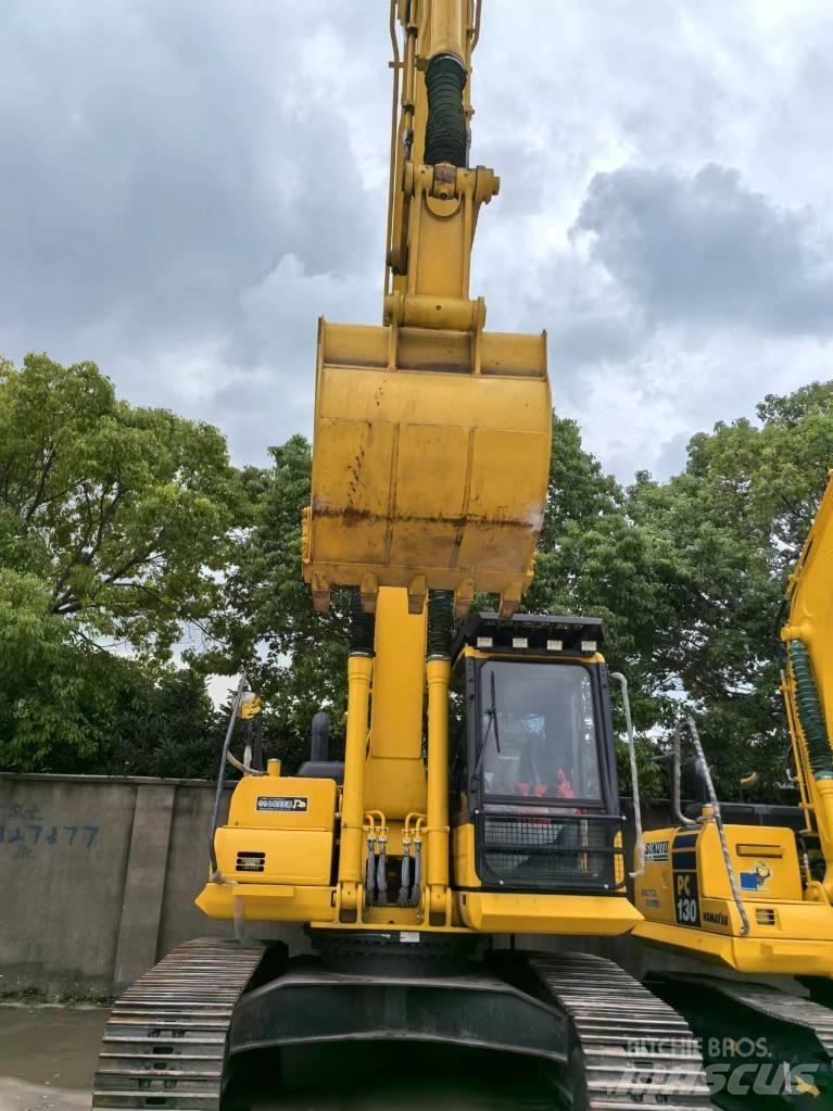 Komatsu PC 220-8 حفارات زحافة