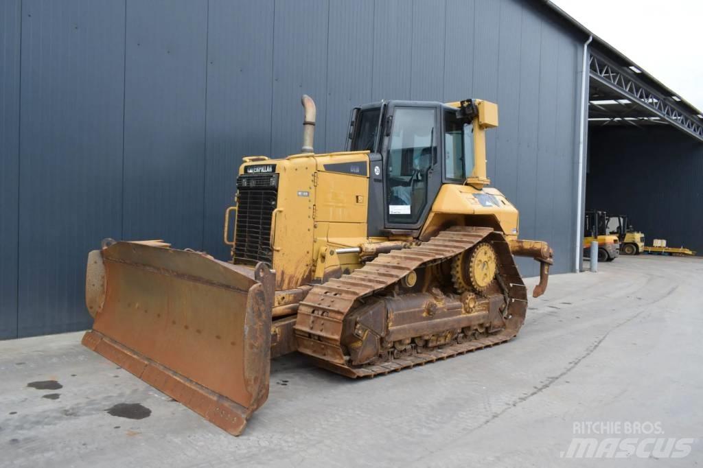 CAT D6N XL بلدوزرات مجنزرة