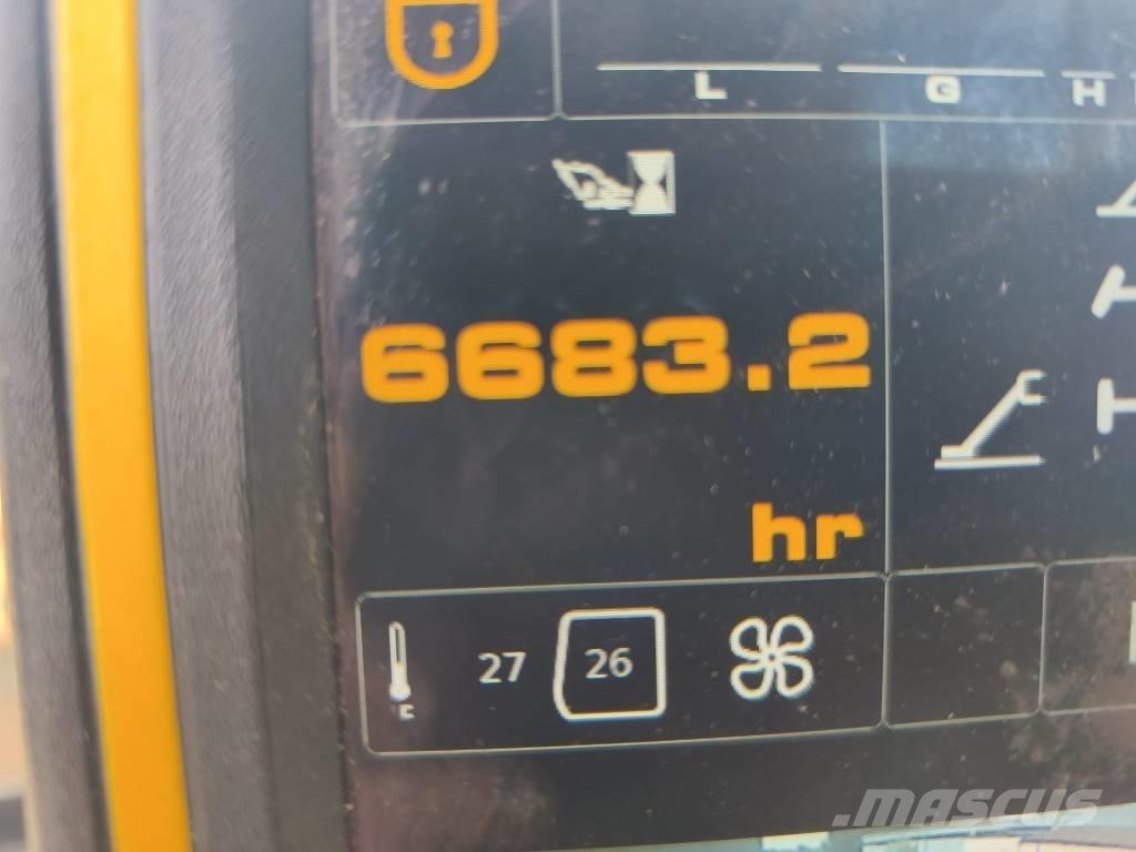 JCB JS 145 W حفارات بعجل