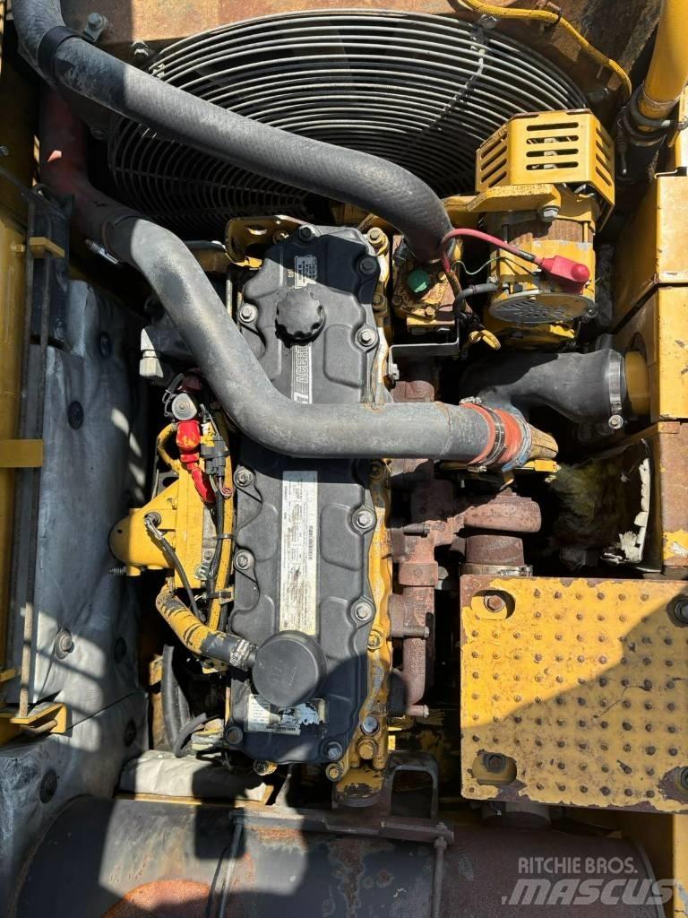 CAT 325 D L حفارات زحافة