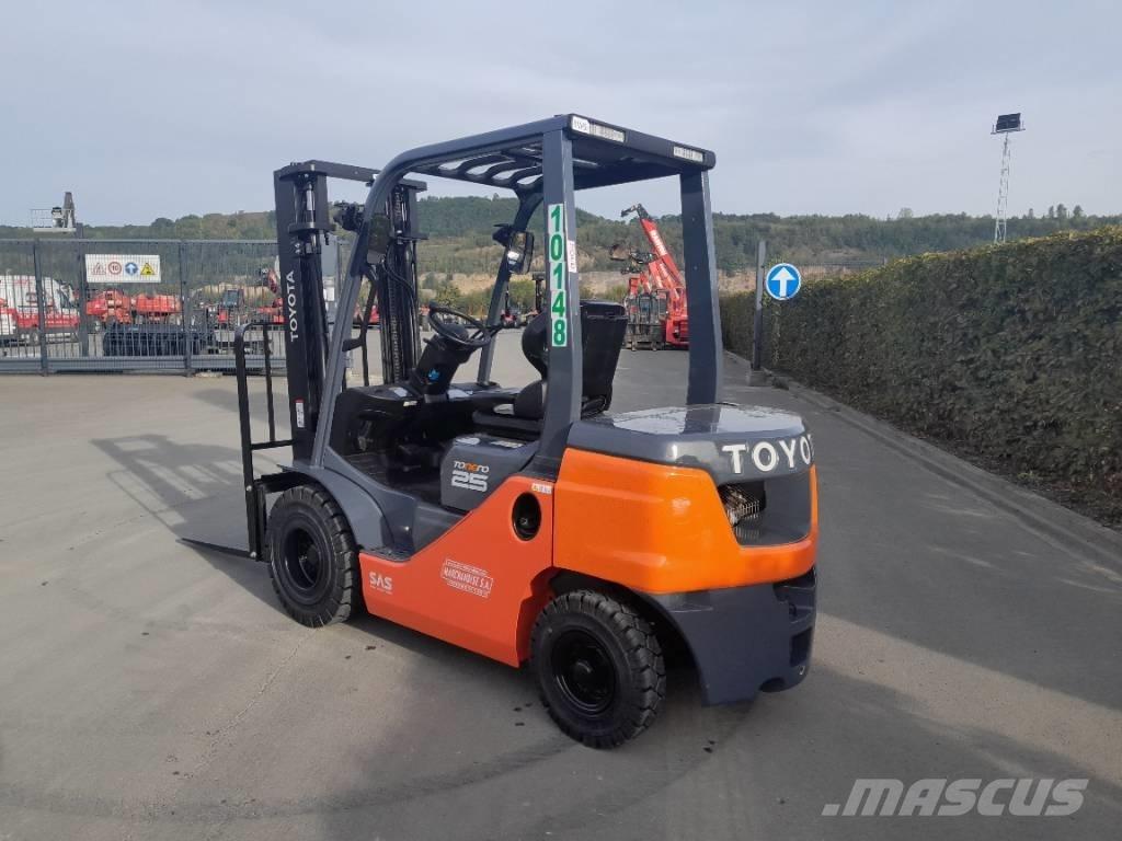 Toyota 52-8 FDF 25 شاحنات الديزل