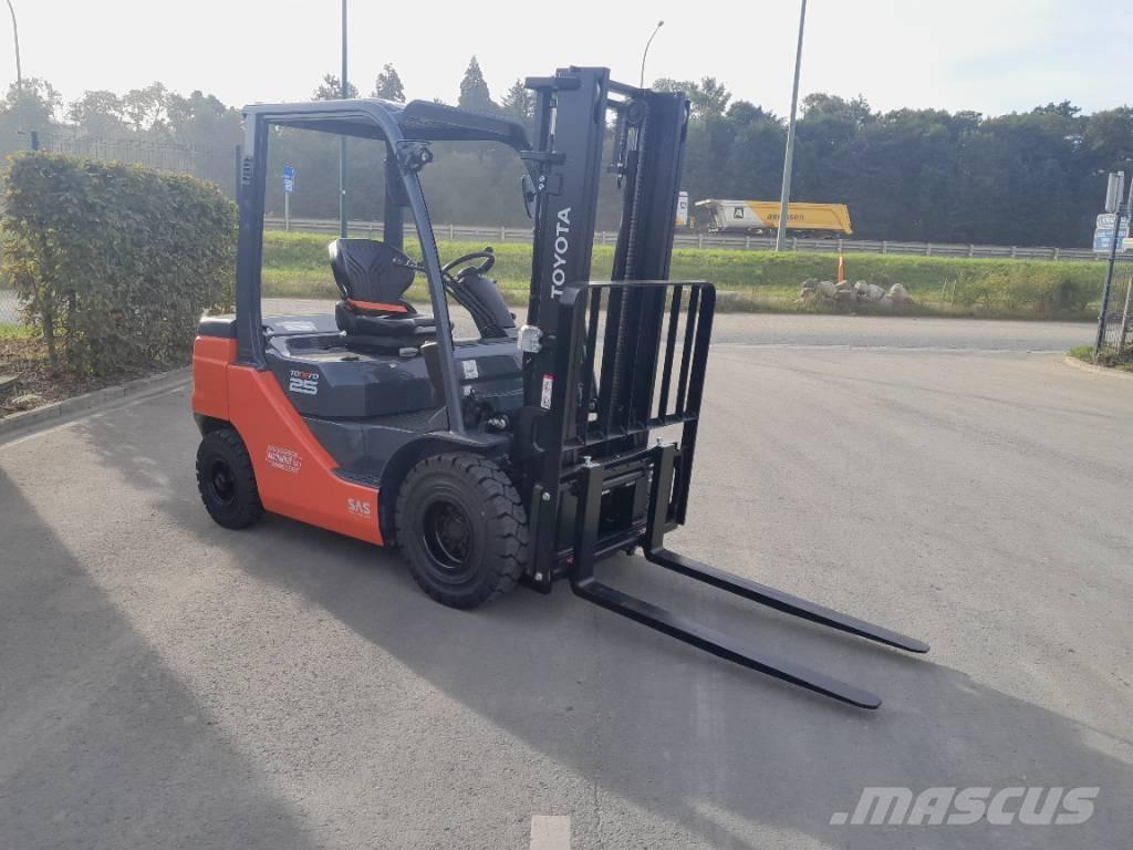 Toyota 52-8 FDF 25 شاحنات الديزل