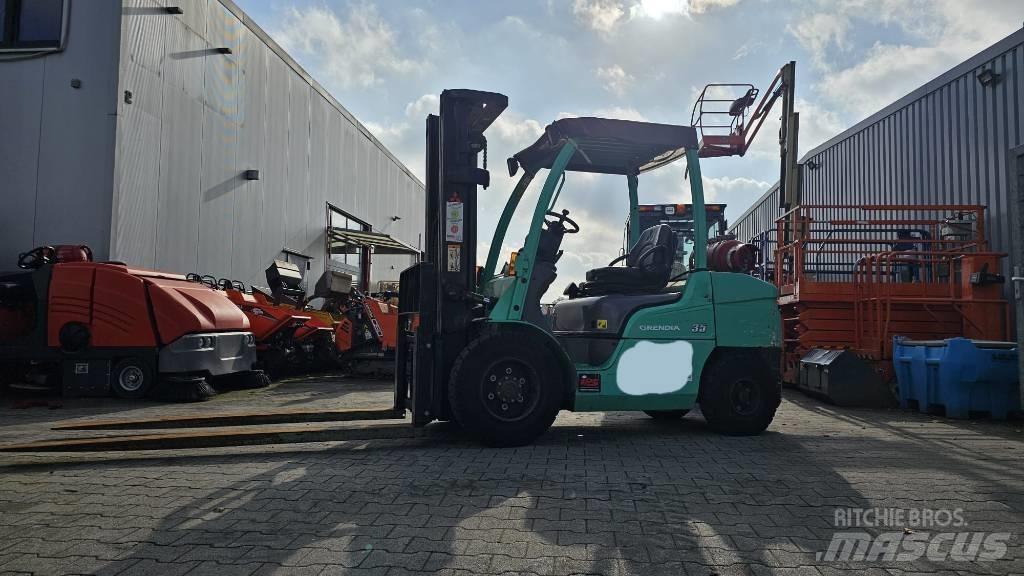 Mitsubishi FG 35 N شاحنات LPG