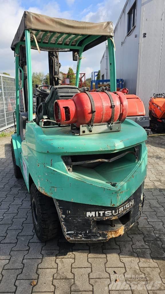 Mitsubishi FG 35 N شاحنات LPG