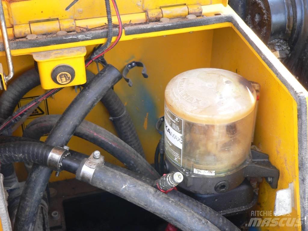 JCB JS 131LC+ حفارات زحافة