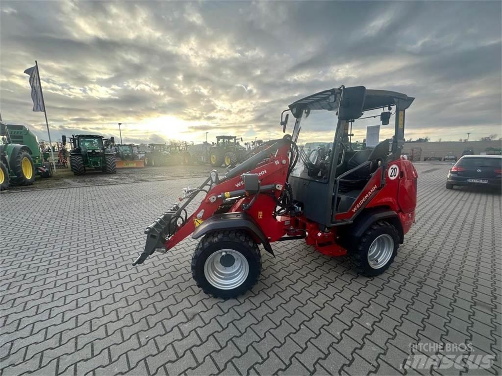 Weidemann 1390 لوادر صغيرة