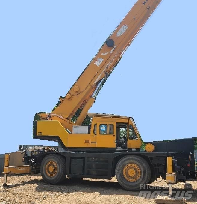 Kato KR35H-V رافعات الطرق الوعرة