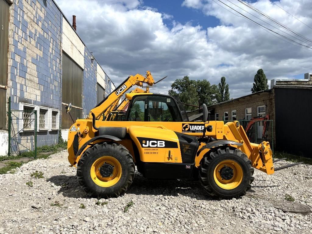 JCB 531-70 معدات مناولة لأغراض الزراعة