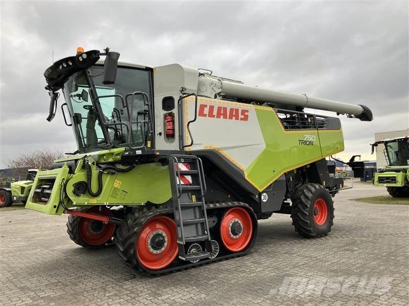 CLAAS TRION 750 TT حصادات