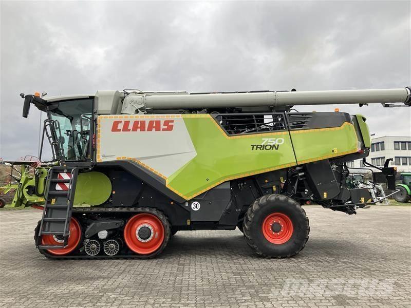 CLAAS TRION 750 TT حصادات