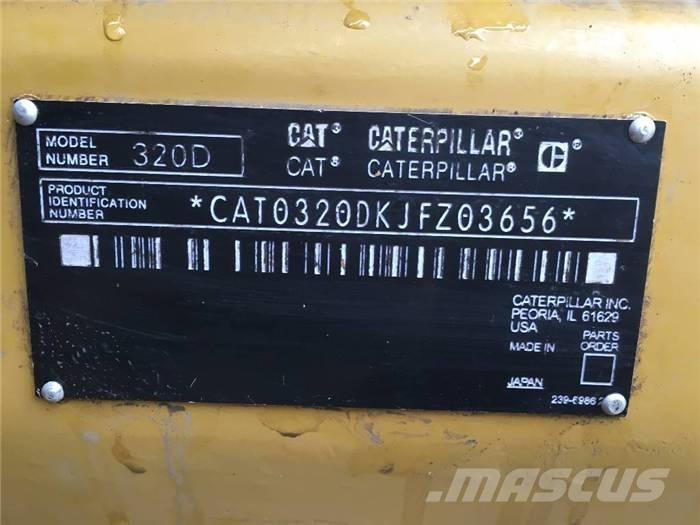 CAT 320 D حفارات زحافة