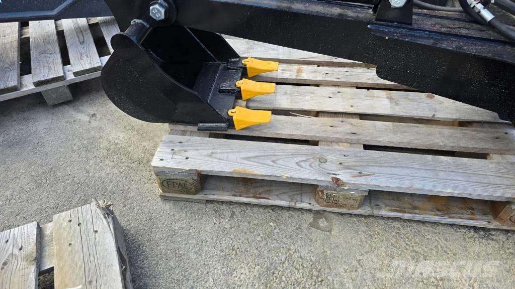  Grävarm Avant bobcat لوادر انزلاقية التوجيه