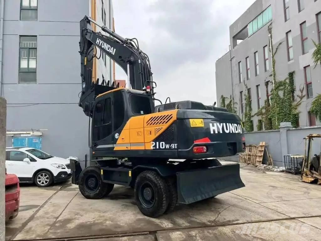 Hyundai R210W-9T حفارات بعجل