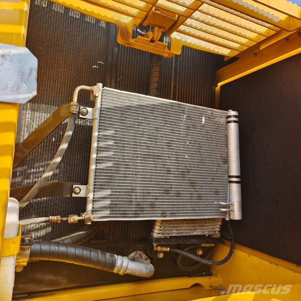 Komatsu PC 200 حفارات زحافة