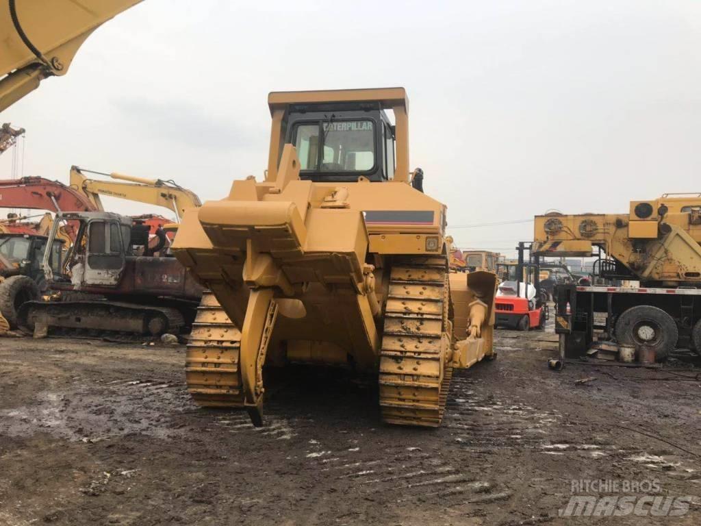 CAT D 8 N بلدوزرات مجنزرة